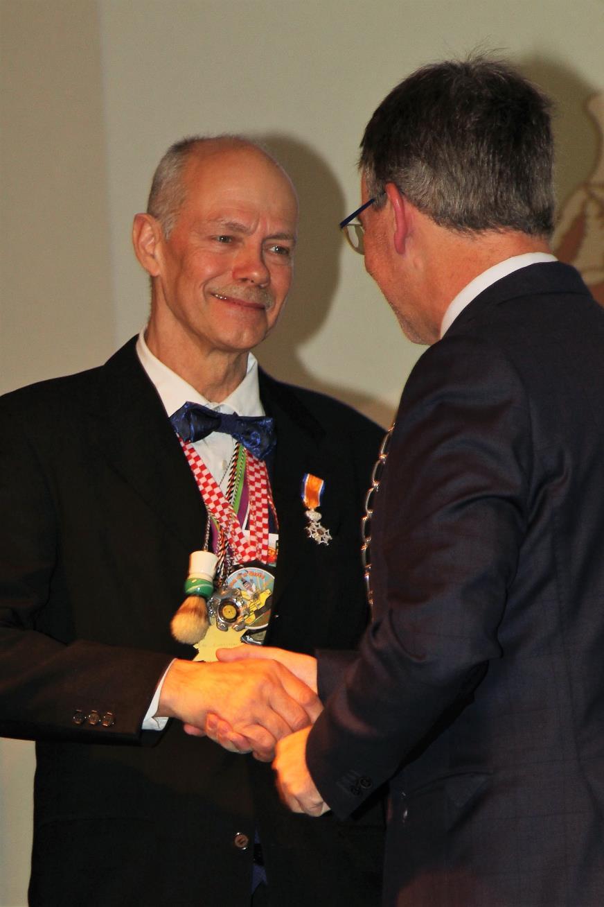 Koninklijke onderscheiding voor Frans van Luffelen uit Netersel Frans van Luffelen (61) is op 9 februari 2019 tijdens de zittingsavond van het 44e jaar van Carnavalsvereniging De Buntstèkers benoemd
