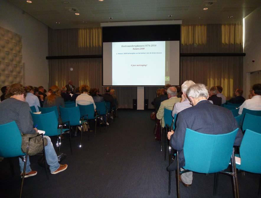 Vraag uit de zaal: is het verminderen van de aantallen grote grazers de enige oplossing? De heer Linthorst: de oplossing zit niet in het verlagen van het waterpeil.