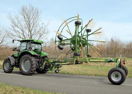 Minimale transporthoogte Breed op het veld compact op de weg.