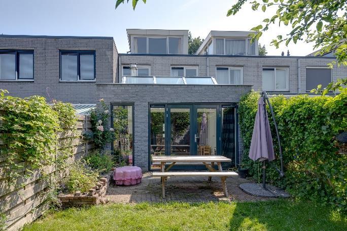 AUGUSTO SANDINOSTRAAT 170 in UTRECHT De woning In de wijk Voordorp hebben wij een royale woning met zonnige achtertuin te koop staan.