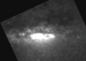 164 Nederlandse samenvatting FIGUUR 17 De kern van het melkwegstelsel NG 4945 in nabij-infrarood licht.