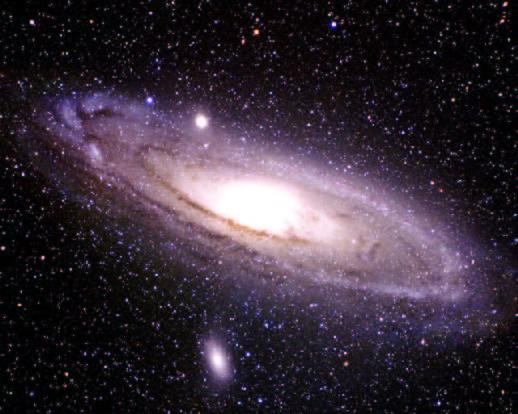 148 Nederlandse samenvatting FIGUUR 2 De Andromedanevel is het meest nabije grote melkwegstelsel gerekend vanuit het onze en wordt beschouwd als het evenbeeld van de Melkweg.