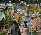 Dit gaan we allemaal ontdekken als we in Madurodam zijn. Vandaag gaan wij allemaal naar Madurodam.