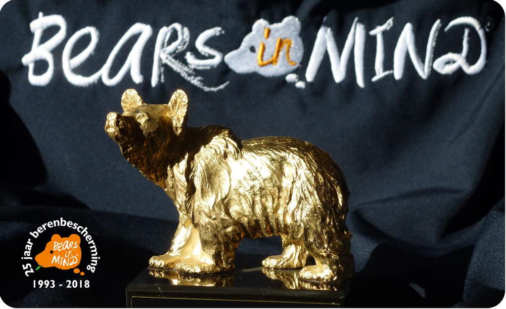 De Bears in Mind Award In 2018, het jaar waarin Bears in Mind haar 25-jarig jubileum vierde, vond de eerste editie van de Bears in Mind Award plaats.