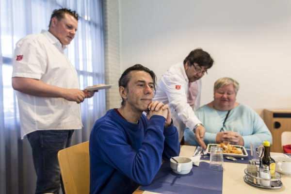 2 juli 2018 Voorkom dat mensen onnodig in een instelling wonen' Zijn gemeenten straks nog in staat mensen uit de doelgroep van beschermd wonen goed te begeleiden?