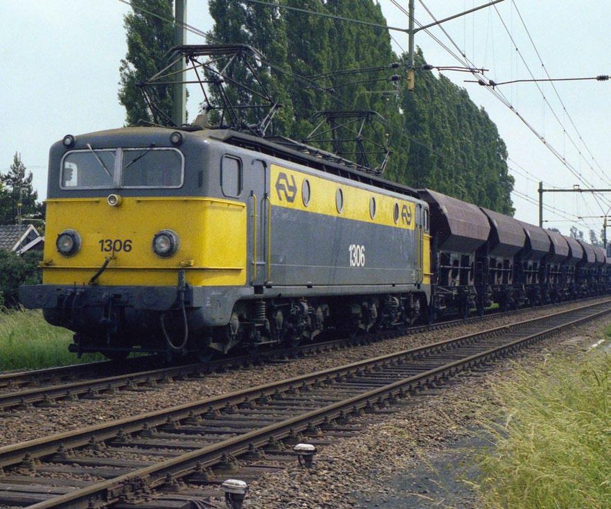 In de jaren 80 werden alle locomotieven van de serie 1300 gerenoveerd in het kader van een levensduurverlenging waarbij het uiterlijk flink veranderde.