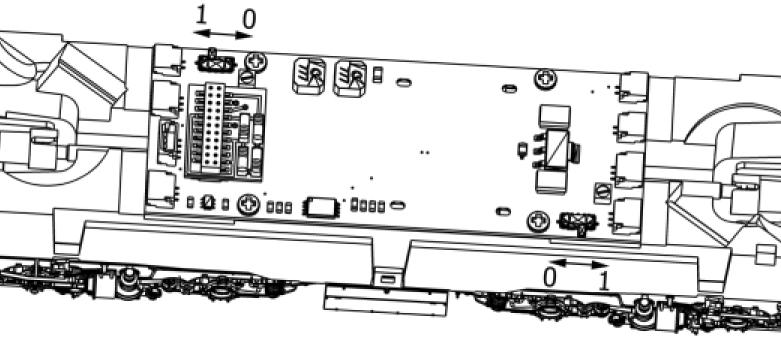 6 Electronica Analoog Standaard branden de front- en sluitlichten afhankelijk van de rijrichting. Met de kap van de locomotief verwijderd, kunt u 2 schakelaartjes op de prinplaat bedienen.
