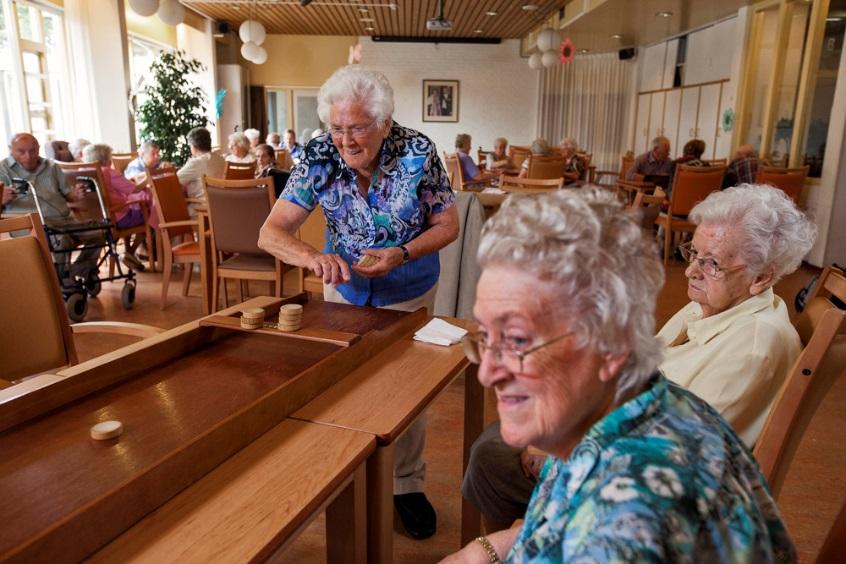 Thema 6 Personeelssamenstelling In de woonlocaties van Santé Partners is voldoende bevoegd en bekwaam personeel aanwezig om verantwoorde zorg en ondersteuning te garanderen.