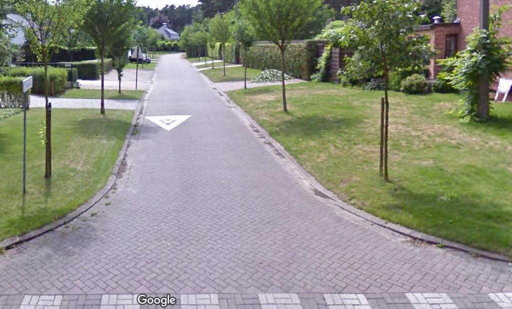 woonstraat groene bermen