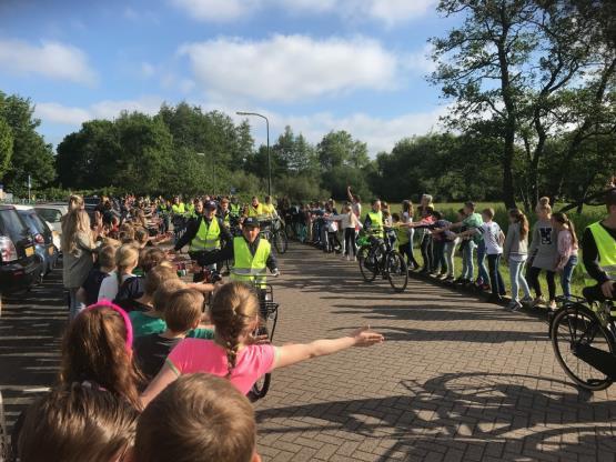 Emmertjes vullen van vluchtelingen Iedereen heeft een onzichtbaar emmertje, de ene