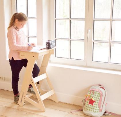 4. Het gebruik van standing desk in de klas Een correcte positie vereist dat de leerling de ellebogen in 90 op de desk kan plaatsen, met de voeten stevig op de grond kan staan en met een rechte rug