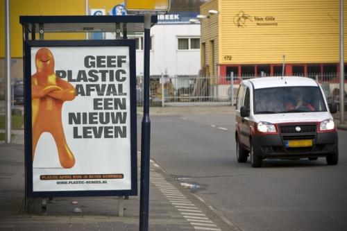 Lichtmastreclame Verlichte of onverlichte reclamebakken kunnen worden bevestigd aan een lichtmast. De lichtmasten bevinden zich meestal langs grote doorgaande wegen en op bedrijventerreinen.