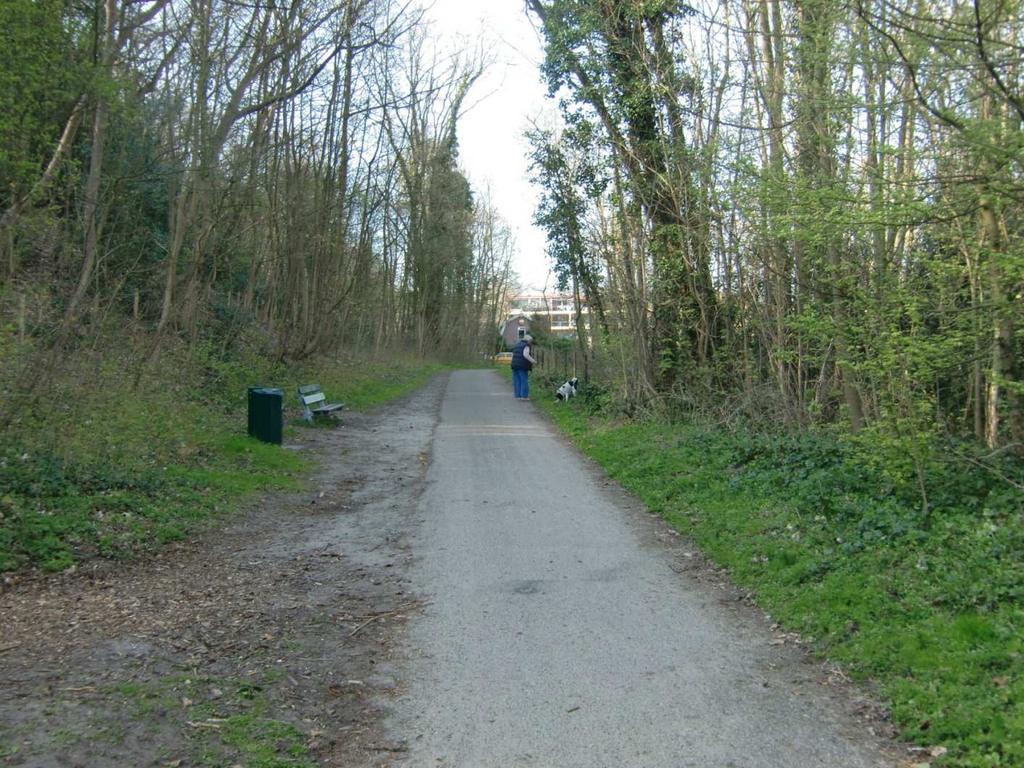 9 Fietspad van Duinvoetweg naar Duinweg Dit fietspad wordt gezien als een veilige(r) route, maar 's nachts