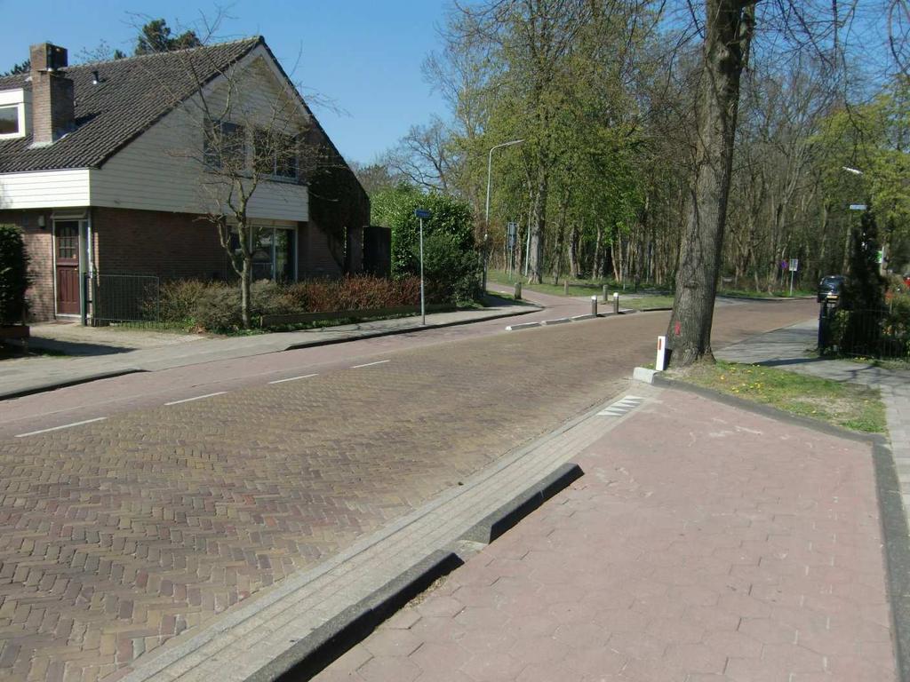 20 Molenweg/ Zeeweg Gevaarlijke oversteek voor fietsers vanaf de Molenweg.