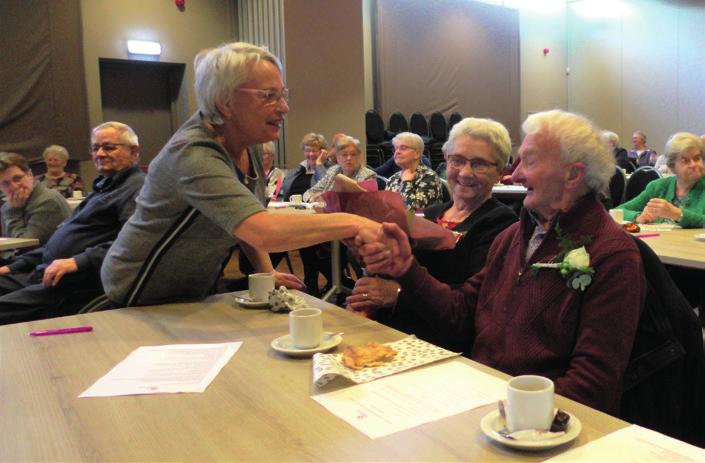 Algemene ledenvergadering 25 februari 2019 Notulen: door Antoon van de Ven. 1. Opening en mededelingen. Voorzitter Mari Wijdeven opent de vergadering en heet ieder van harte welkom.