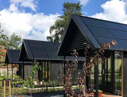 Een nieuwe mogelijkheid is dat het dak zelf een zonnepaneel wordt. p Loci is een volledig geïntegreerd en dakvullend zonnepanelendak voor nieuwbouw en renovatieprojecten.