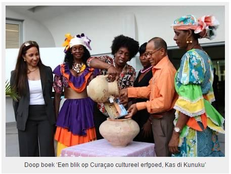 01-10-2015 Willemstad Dutch Caribbean Management Consultancy (DMC) heeft dinsdag het boek Een blik op Curaçaos cultureel erfgoed, Kas di Kunuku, gepresenteerd.