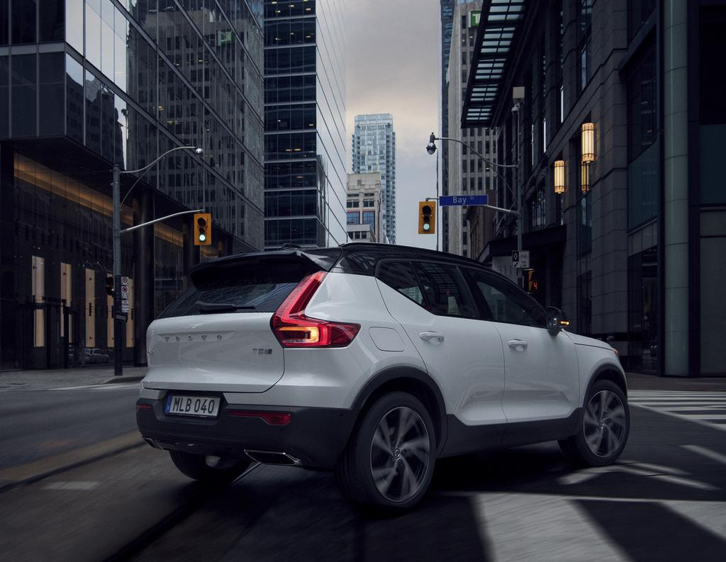 6 VOLVO WINTERWIELEN VOLVO WINTERWIELEN 7 ONTWORPEN OM HET KARAKTER VAN DE AUTO TE VERSTERKEN Originele Volvo-velgen harmoniseren met het unieke karakter van elk Volvo-model.