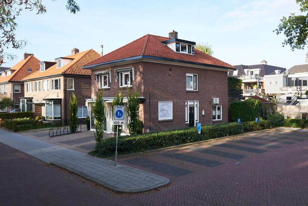 Woonomgeving De woning is gelegen in het gezellige dorpscentrum van Barneveld.