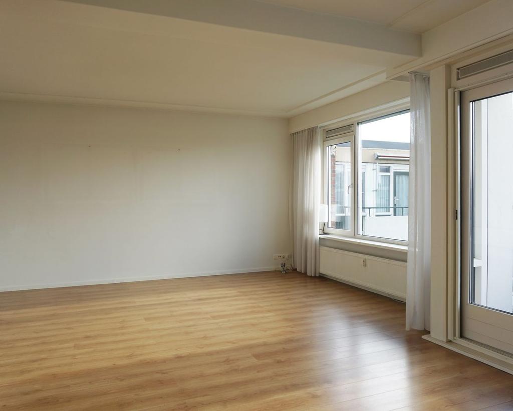 Kenmerken Soort Type Kamers Woonoppervlakte Perceeloppervlakte Inhoud bovenwoning appartement 3 80 m² 0 m² 225 m³ Bouwjaar Tuin