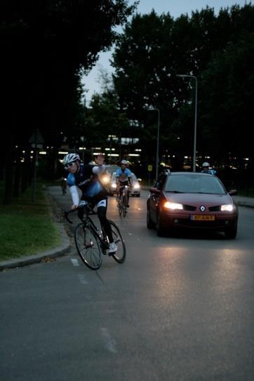 Fietsen in de nacht Naar verwachting rijden de meeste teams tijdens HomeRide 2019 twee etappes in het donker; de etappes van Nijmegen naar Apeldoorn en van Apeldoorn naar Utrecht.