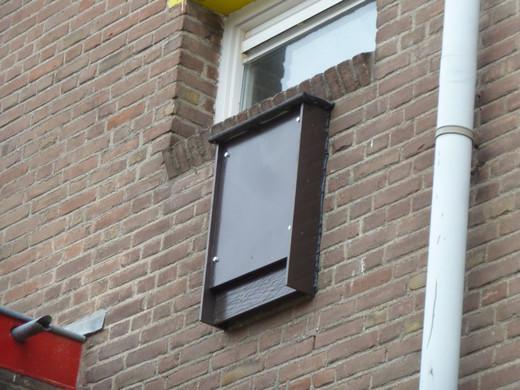 Het is daarom niet mogelijk om voorzieningen te realiseren in nieuwe gebouwen. De provincie Zuid-Holland acht het niet mogelijk om in bestaande gebouwen voorzieningen in te bouwen.