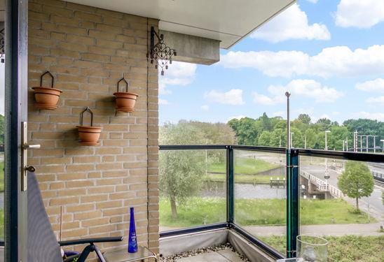 toegang tot het zonnige balkon op