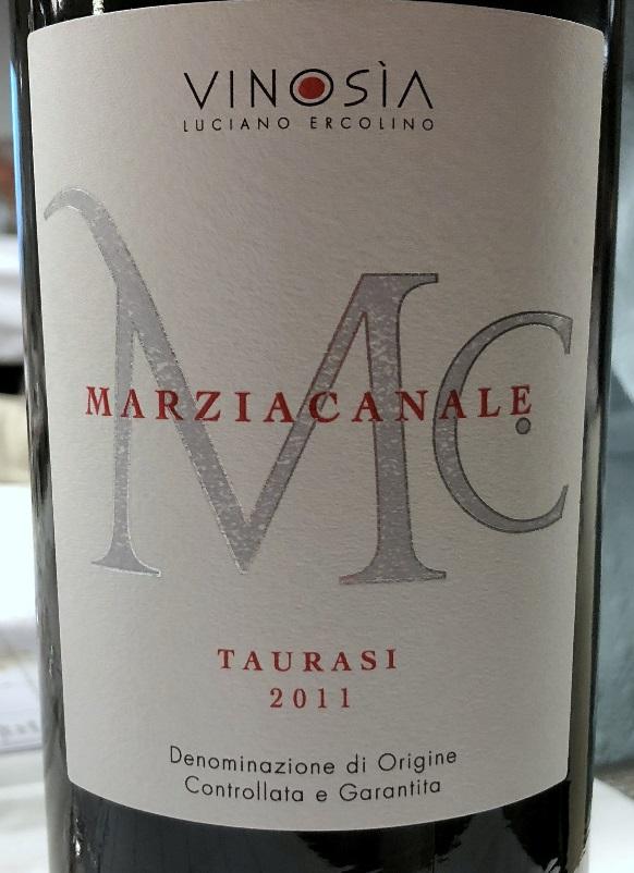 MARZIACANALE DOCG TAURASI 2011 100% AGLANICO MONTEFALCIONE Vulkanische bodem 13 500 m hoogte 6000 voet/ha Aanplant: 1998 Oogst: begin november 12 md eiklagering Volbloed aglianico met 12 maanden