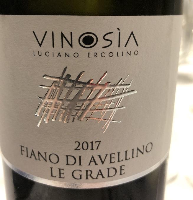 FIANO DI AVELLINO Fiano di Avelino is wijn een DOCG status, gemaakt van de gelijknamige druifsoort fiano.