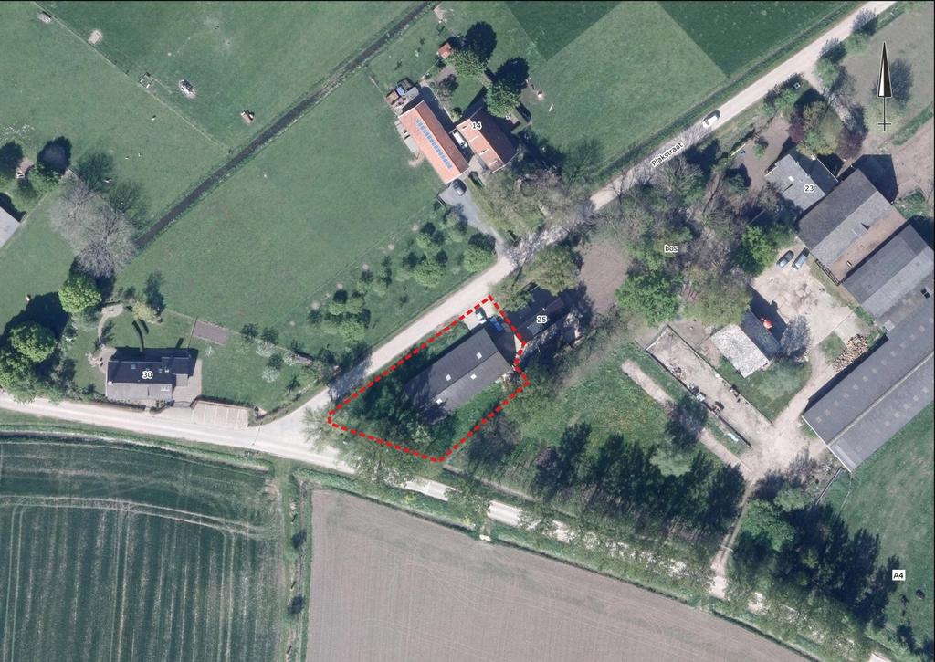 2 LOCATIEGEGEVENS 2.1 Situering plangebied De onderzoekslocatie (± 950 m²) ligt aan de Plakstraat 25 ten zuiden van de kern van Winssen in de gemeente Beuningen (zie bijlage 1).