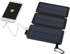 De powerbank bevat twee extra zonnepanelen om de oplaadtijd veel korter te maken.