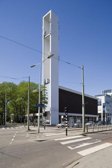 Er is ook altijd voldoende gratis - parkeergelegenheid rondom en achter de kerk.