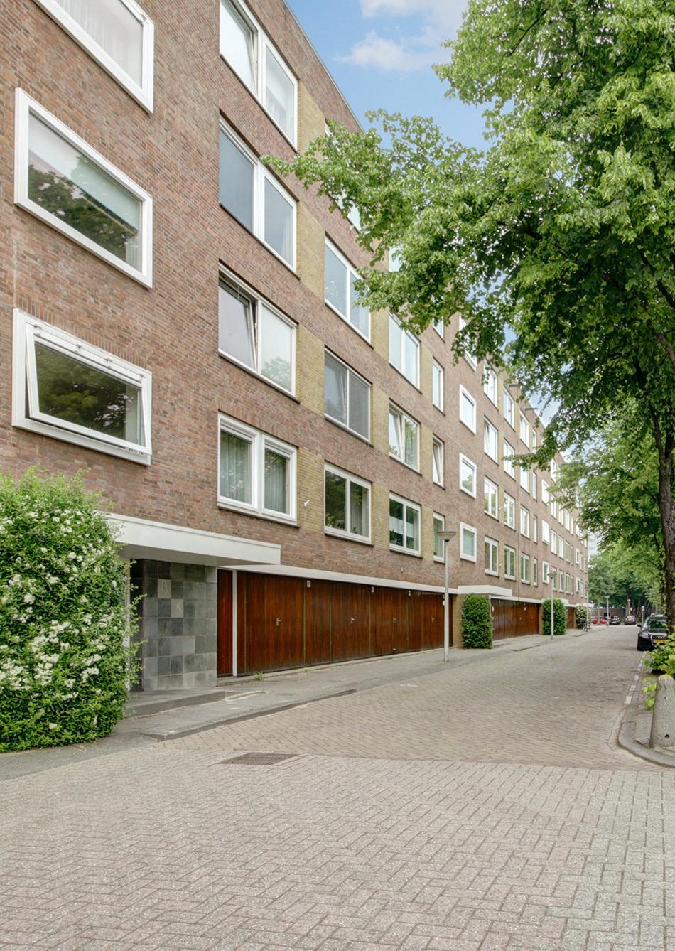 Algemeen Kenmerken Appartement, 3 kamers Waarvan 2 slaapkamers Woonoppervlakte 80 m2 Balkon op het westen