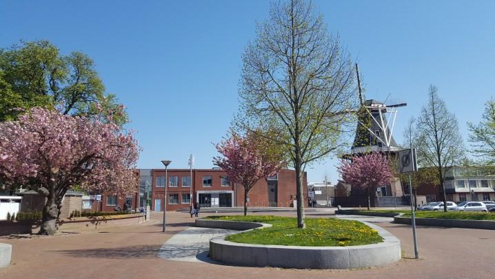 Sociaal Plein Delfzijl Bij het Sociaal Plein kunt u terecht met al uw vragen over opgroeien, opvoeden, voorzieningen, ondersteuning, welbevinden, werk en inkomen.