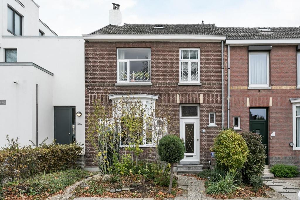 : 229 m 2 Inhoud : 600 m 3 Vraagprijs : 319.000,- k.