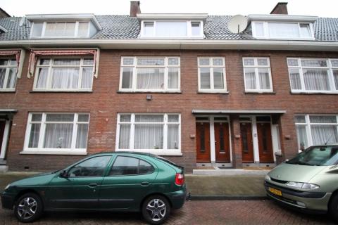 Akkermanstraat 19 A+B, Rotterdam Soort woning: Tussengelegen woning Plaatsnaam: Rotterdam Straat: Akkermanstraat Vraagprijs: 285000 Aantal kamers: 7 Bouwjaar: 1939 Inhoud: 405 m³ Perceeloppervlakte: