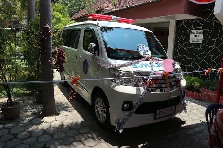 Ambulance in Indonesië in gebruik genomen. Zondag 18 november heeft Stichting Pikulan in de Oosterkerk verteld over het werk in Indonesië.