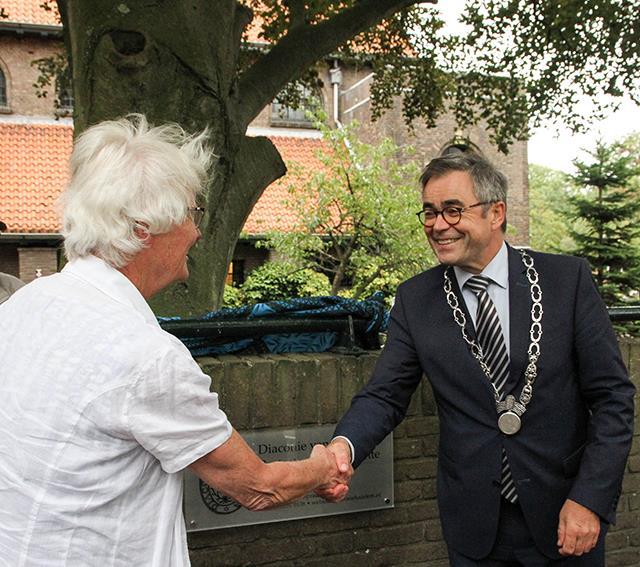Opening diaconaal bureau van de PKN Op vrijdag 14 september werd het diaconaal bureau in de Oosterkerk om onder enorme belangstelling officieel geopend door burgemeester Jos Wienen.