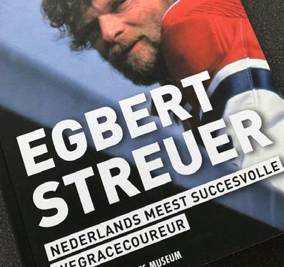 Voorzitter Jan Reinders onderstreepte dit door een wens op het verlanglijstje van Hilda Wolbers in vervulling te laten gaan. Het boek van haar buurman Egbert Streuer ontbrak nog.