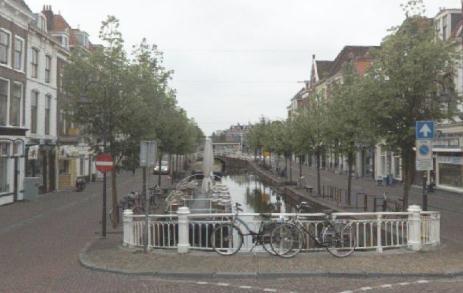 Grachtvak Binnenwatersloot tussen Oude Delft Phoenixstraat Uitgangspunt: Grachtvak is geschikt bevonden voor het afmeren van twee