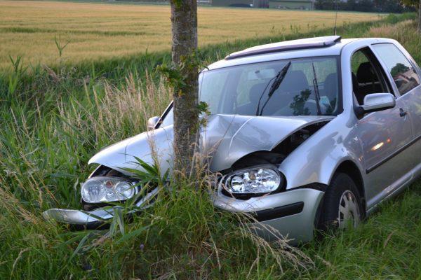 Man 34 jaar Auto vs boom 5 ribfracturen, sat 88% zonder O2, wat