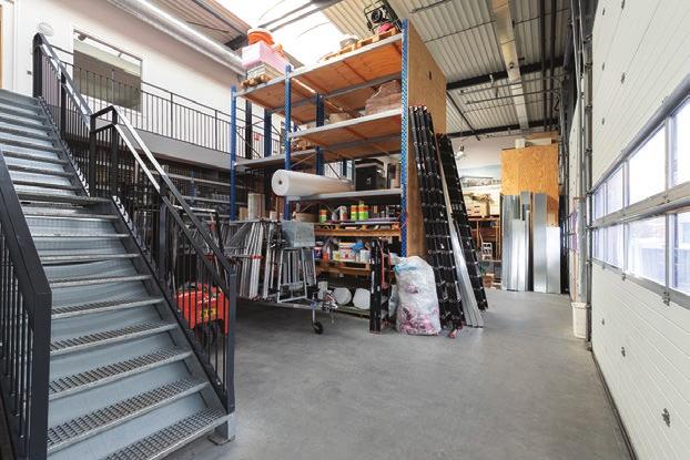 47, multifunctionele werkplaats-loods met groot magazijn, 3 grote overheaddeuren