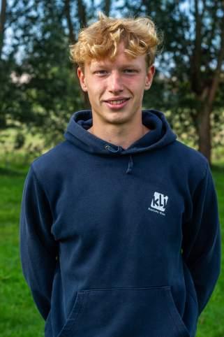 IN DE SPOTLIGHT Sam Cerpentier Verjaardag: 22 november Functie binnen KLJ Moerbeke: Leiding van Jong-KLJ en vendelverantwoordelijke Hobby s: KLJ, voetbal en mountainbiken Wie is je idool?