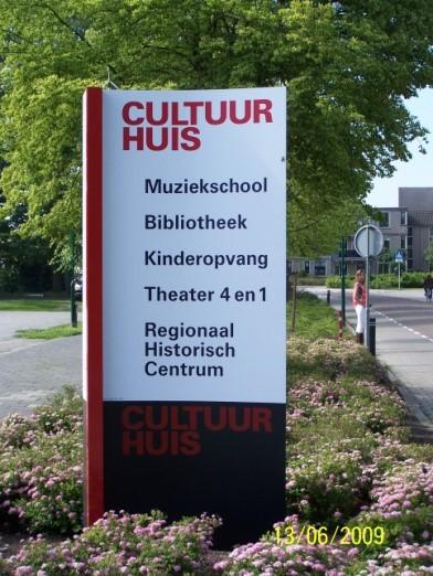 4. Cultuurhuis Utrecht/Cultuurcampus Vleuterweide geopend in 2009 Participanten: Bibliotheek Utrecht, Zuwe Welzijn, UCK, Abrona en het Amadeus Lyceum met een theaterzaal.