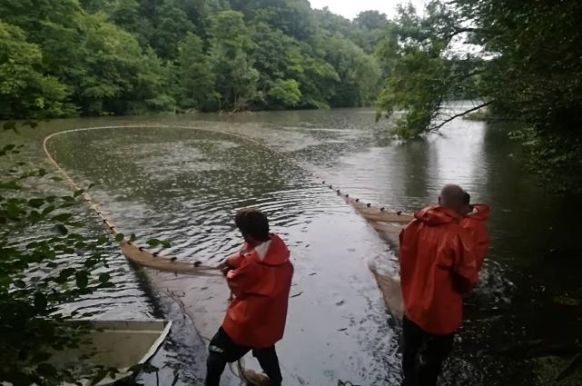 Op enkele plaatsen is flab (draadalgen) aangetroffen. Het water wordt doorkruist door de Zevenbronnenbeek, waardoor het water gedurende het gehele jaar van doorstroming wordt voorzien.