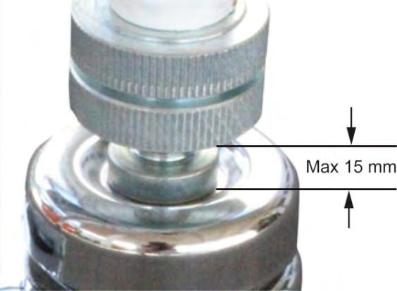 De spleetbreedte mag max. 15 mm! zijn. 8.5 Contactdoos Contact van de netadapter Elektrische voeding gebeurt door een externe netadapter.