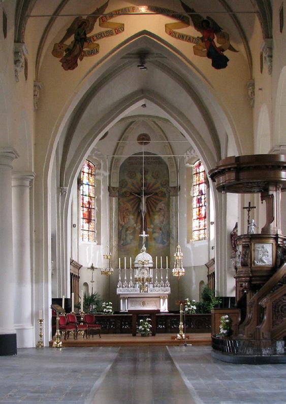 De Onze-Lieve-Vrouw-Hemelvaartkerk in Bassevelde is, met het omgevend kerkhof, de blikvanger van het dorp. De kerk werd ooit omschreven als 'een van de mooiste kerken van het noorden van Vlaanderen'.