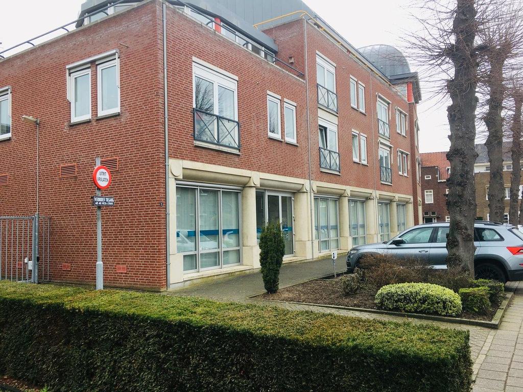 Adres: Secretaris Moonenstraat 2, 6041