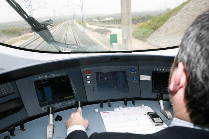 Technische vergelijking tussen NS 54 ATB-EG en ERTMS Level 2 Een vergelijking van rij- en opvolgtijden en baanvakbelasting tussen NS'54 ATB EG en ERTMS Level 2 op het baanvak Utrecht- s-hertogenbosch