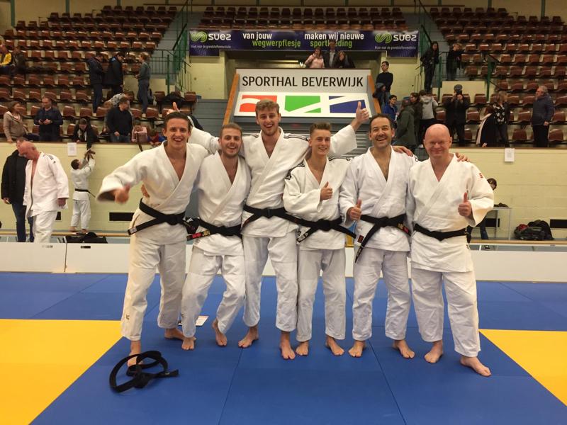 DECEMBER 1 december Twee judoka s van Landsmeer hebben tijdens de dan examens in Beverwijk een prima prestatie geleverd.